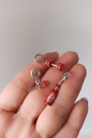 Charms red