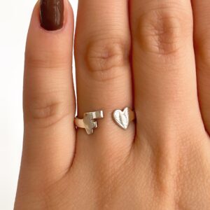 Inicial F cora